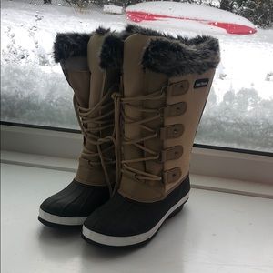 Snow boots